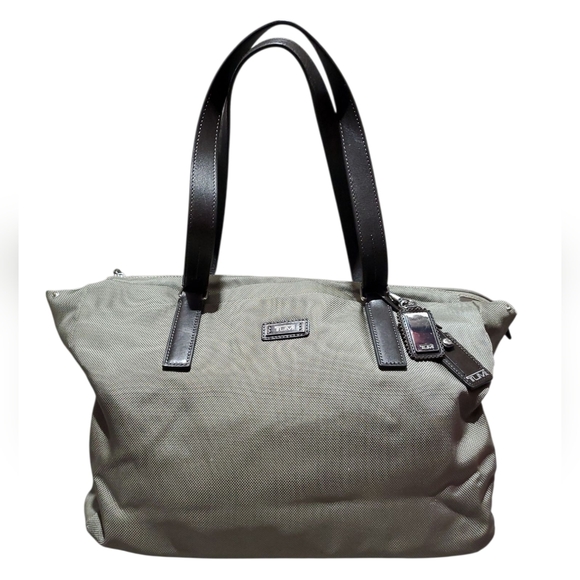 Tumi Purse - Picture 1 of 16